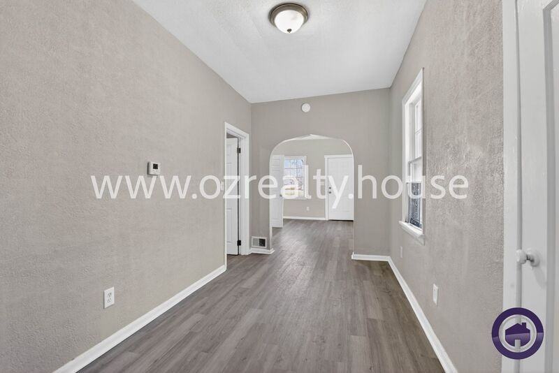 160 Bronson Ave - Photo 6 of 19