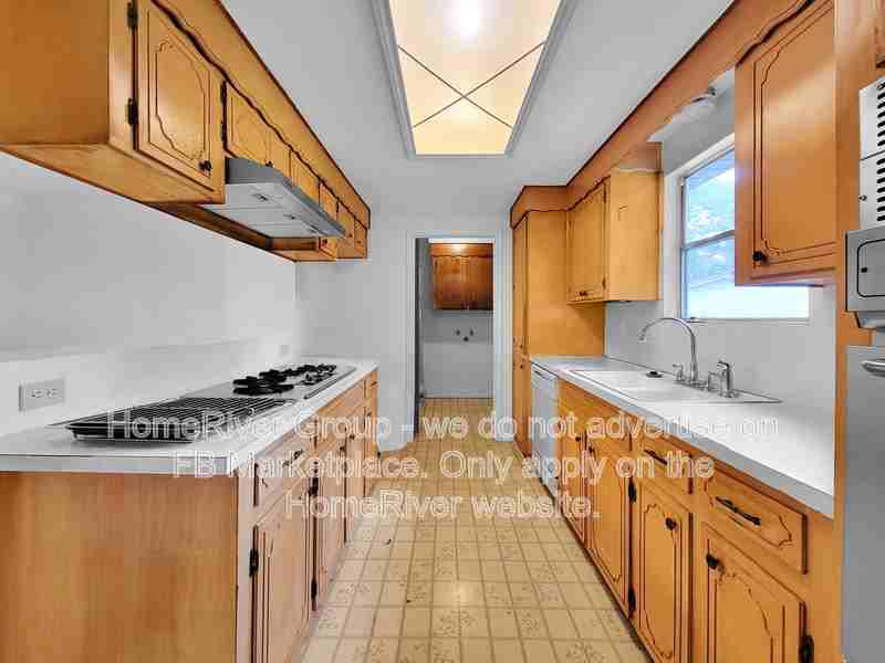 2295 Chester St - Photo 6 of 20