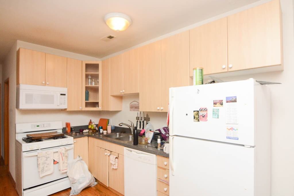 819 N Wood St #2 - Photo 2 of 21