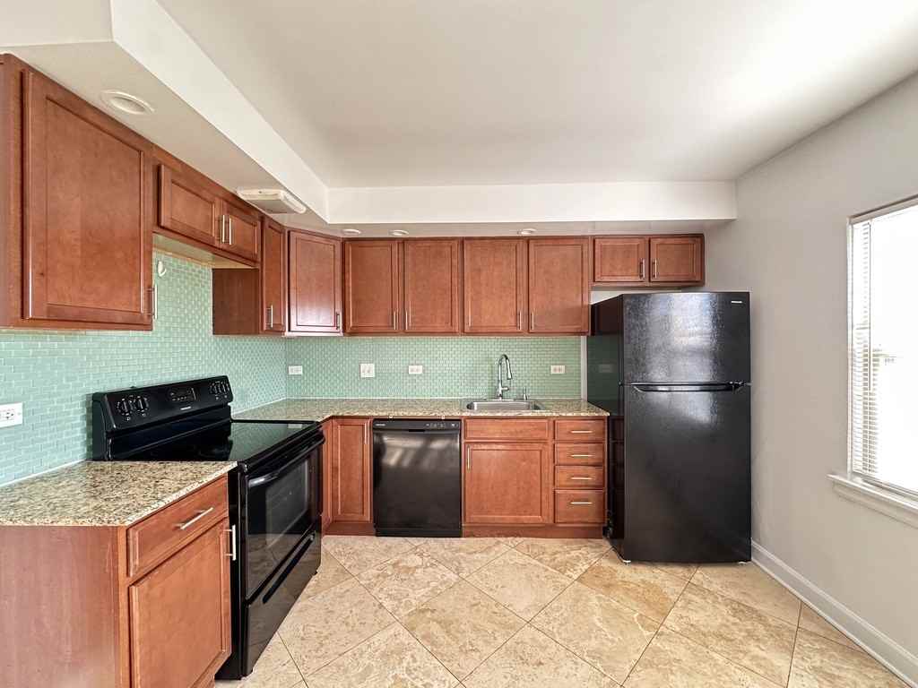 MILWAUKEE + HOWARD #3B - Photo 2 of 21