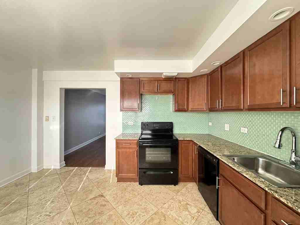 MILWAUKEE + HOWARD #3B - Photo 4 of 21