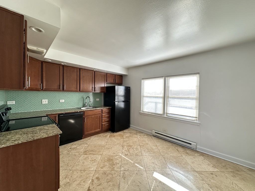 MILWAUKEE + HOWARD #3B - Photo 5 of 21