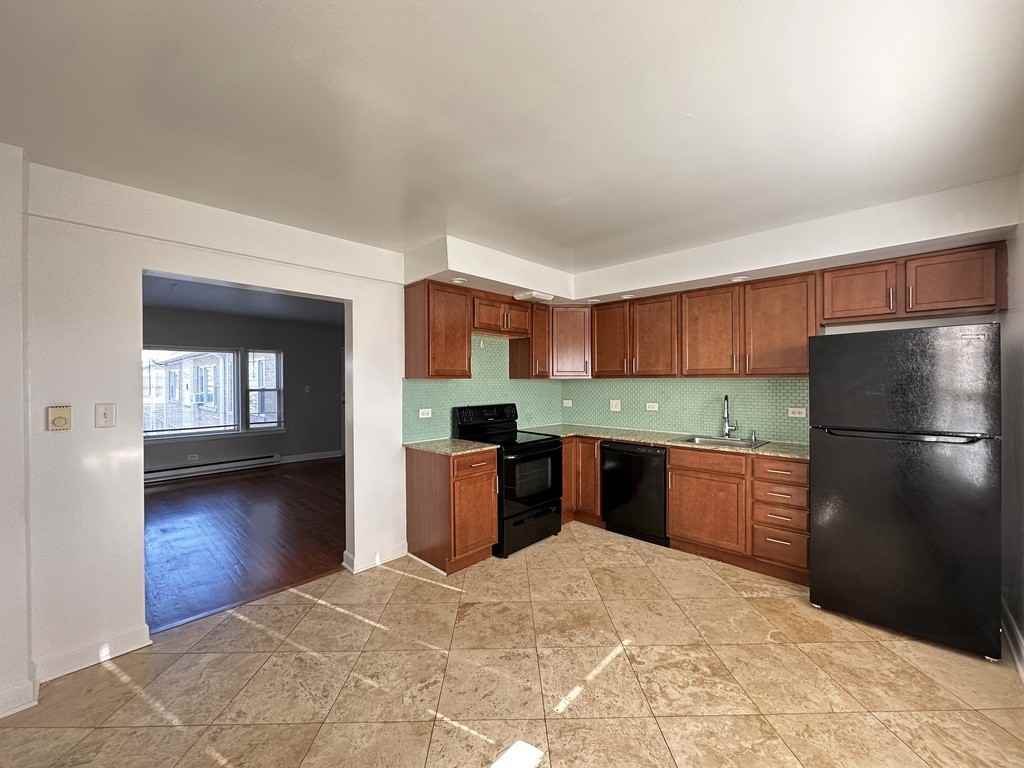 MILWAUKEE + HOWARD #3B - Photo 6 of 21