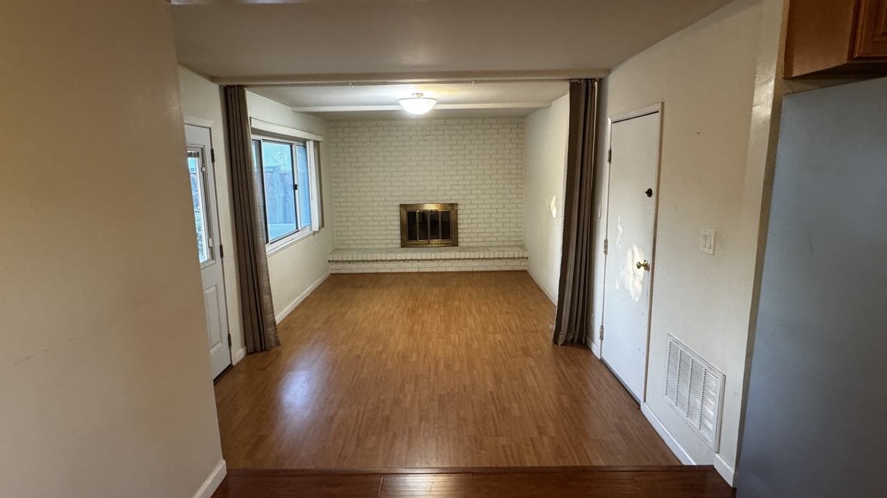 41685 Gifford Street - Photo 7 of 13