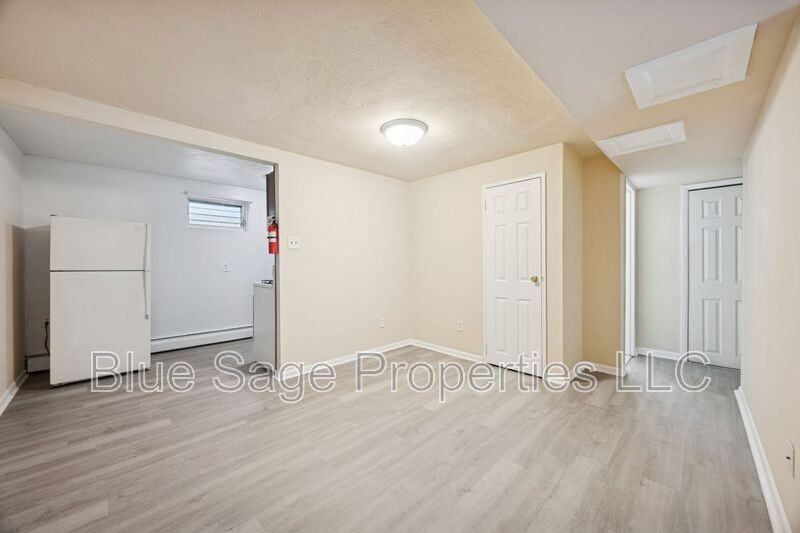 100 E Glenolden Ave #D17 - Photo 6 of 14