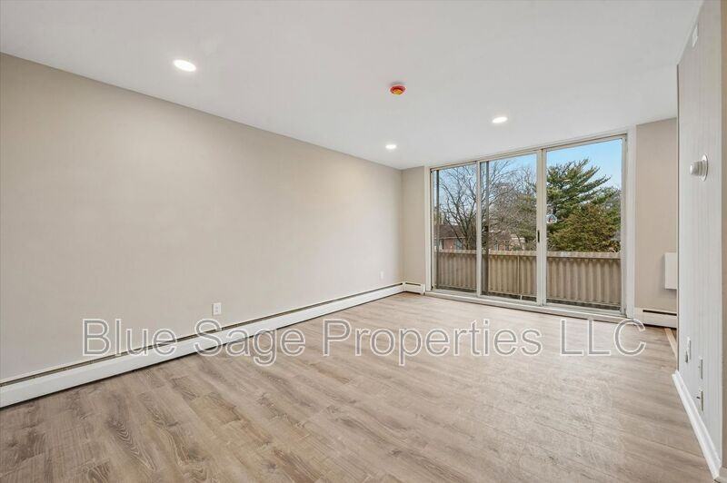 100 E Glenolden Ave #R11 - Photo 4 of 16