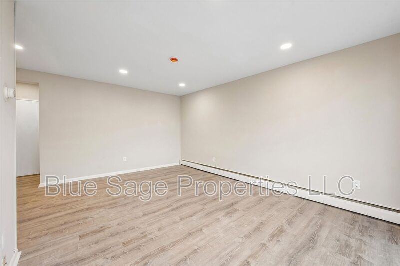 100 E Glenolden Ave #R11 - Photo 5 of 16