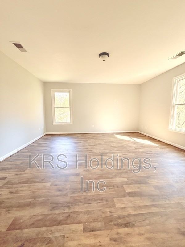 520 Elmwood Ave - Photo 5 of 11