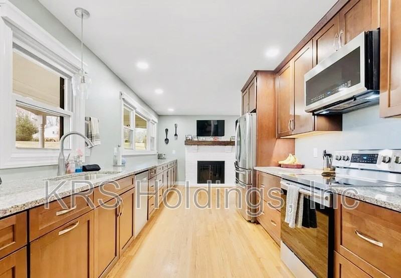 6048 Rhonda Rd - Photo 4 of 12