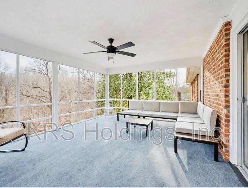 6048 Rhonda Rd - Photo 5 of 12