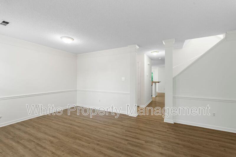 15505 Dehavilland Dr - Photo 4 of 42