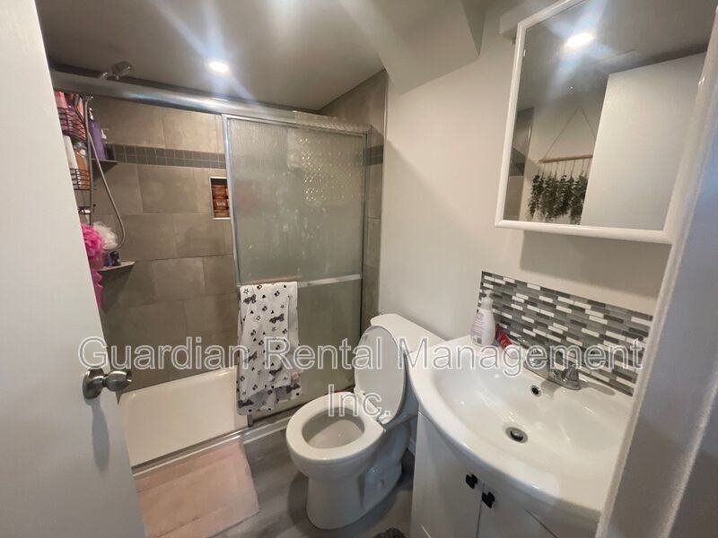 2606 Woodlawn Ave #2 - Photo 7 of 11