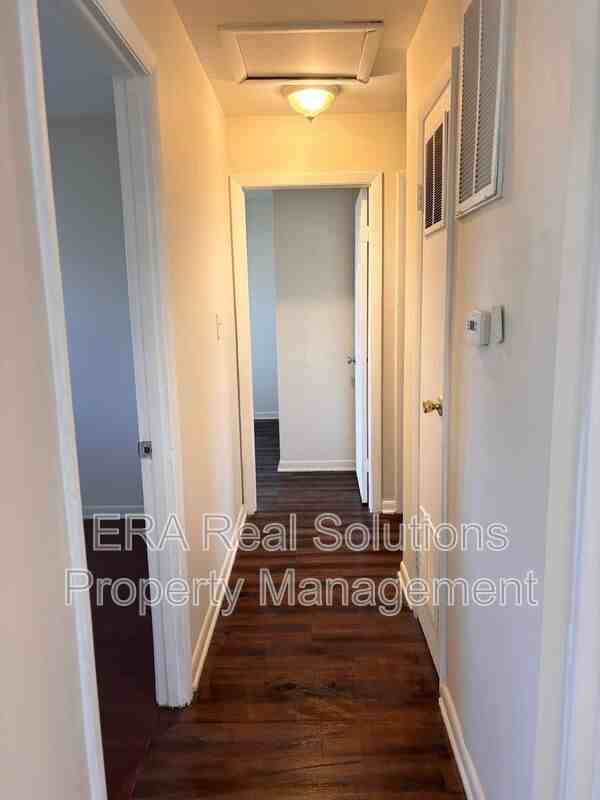 1469 Burlington Ave - Photo 4 of 11