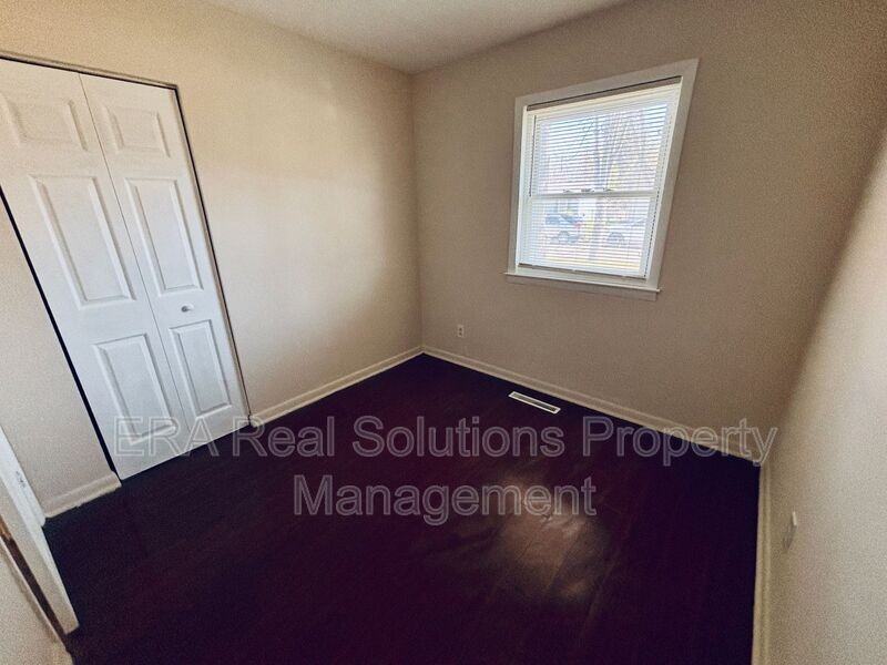 1469 Burlington Ave - Photo 6 of 11