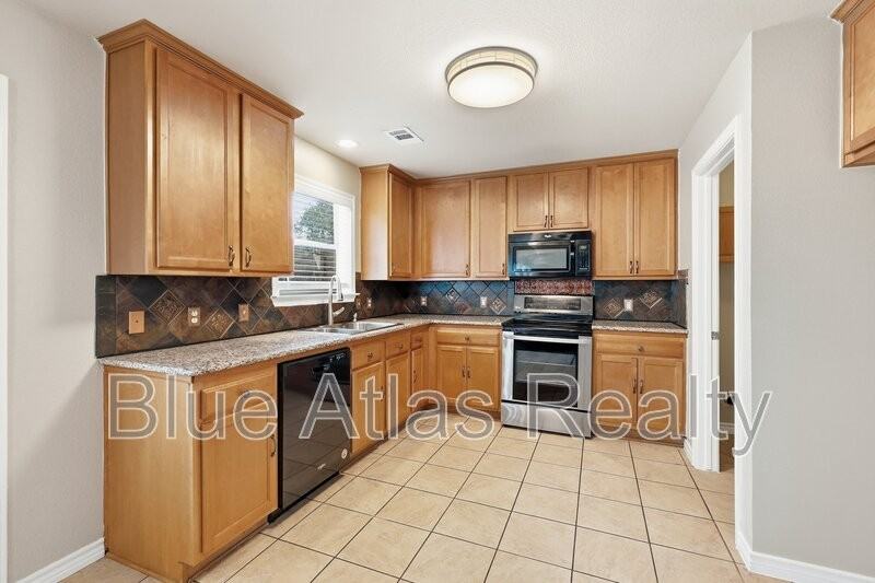 601 Steerman Ct - Photo 7 of 21