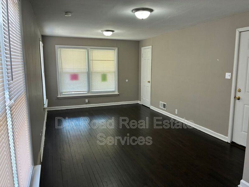 1115 Richmond Ave - Photo 4 of 16