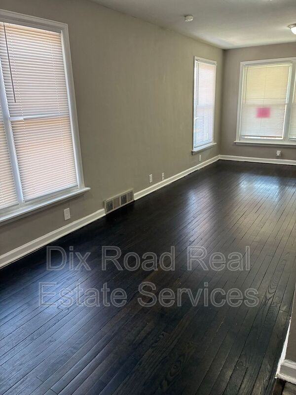 1115 Richmond Ave - Photo 5 of 16