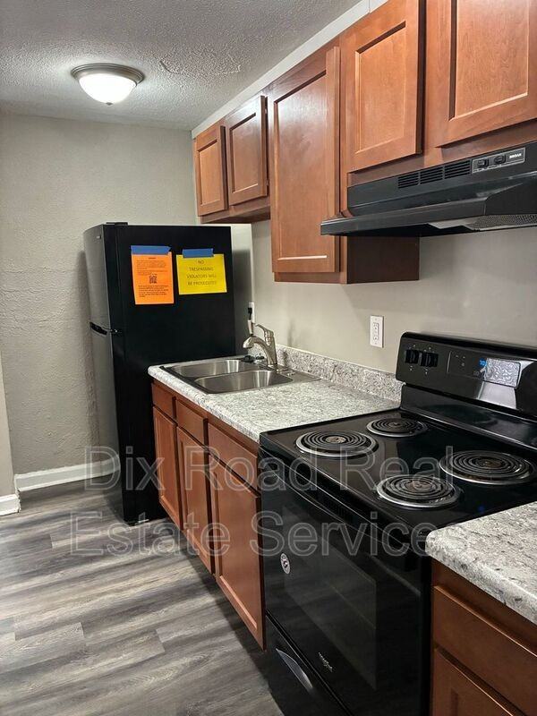 1115 Richmond Ave - Photo 7 of 16