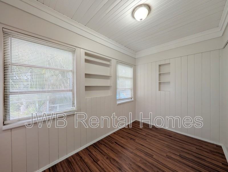 1060 W 13th St - Photo 4 of 17