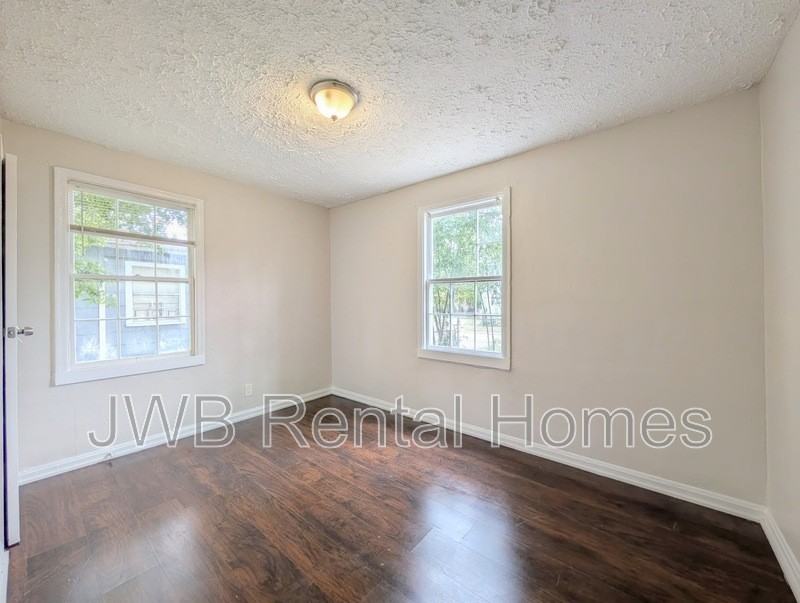 1060 W 13th St - Photo 7 of 17