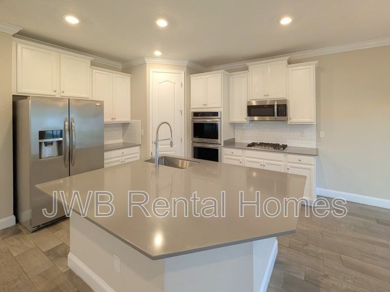 95 Silver Creek Pl - Photo 2 of 23