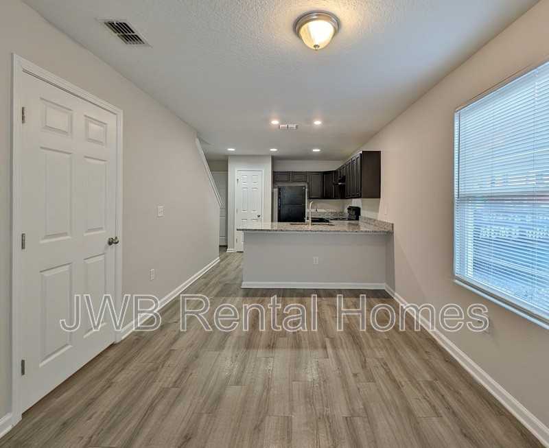 1461 Florida Ave - Photo 4 of 15