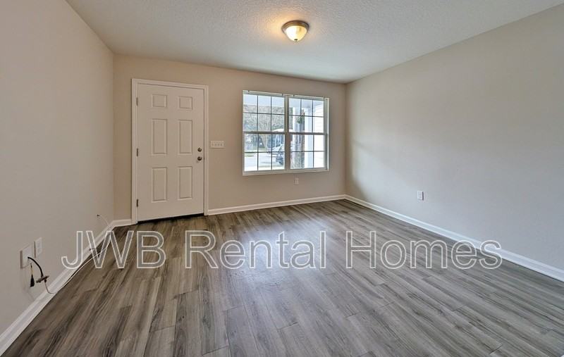 1461 Florida Ave - Photo 6 of 15