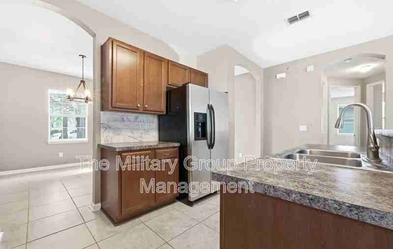 1515 Carpathian Dr - Photo 5 of 37