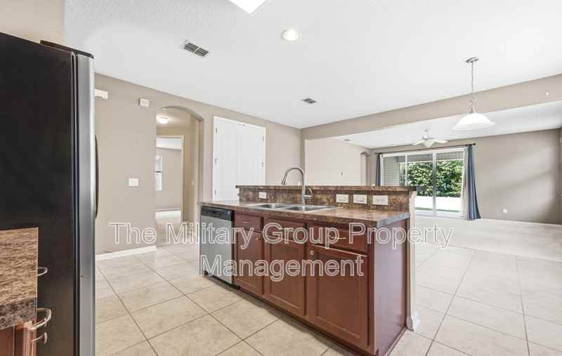 1515 Carpathian Dr - Photo 6 of 37