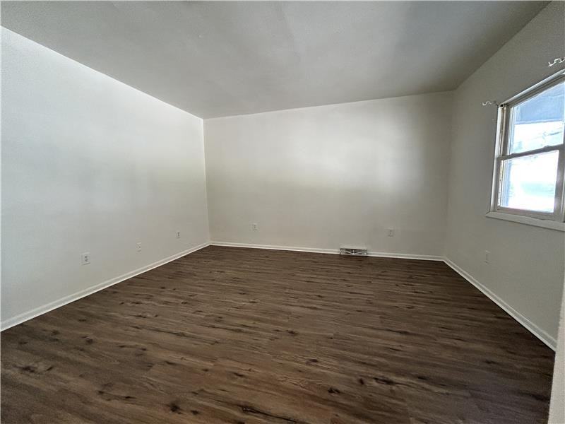 642 Cove Rd #1 - Photo 3 of 9