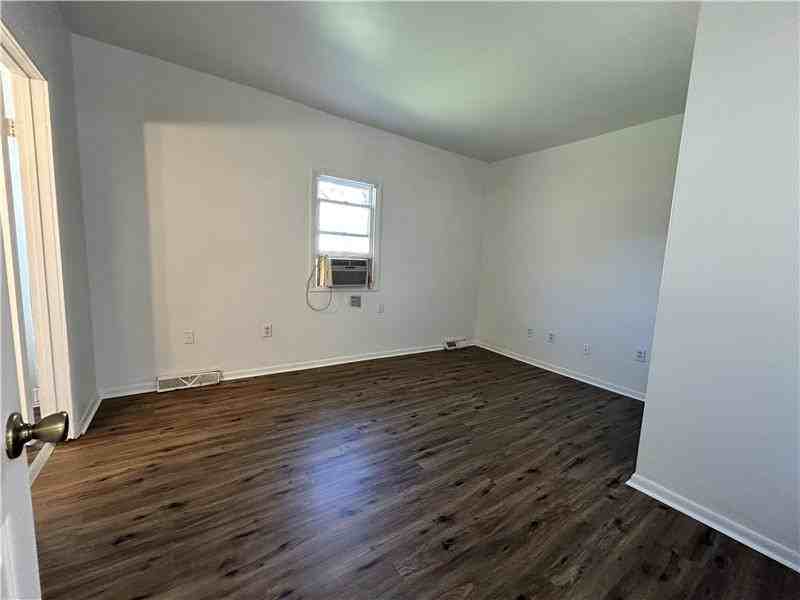 642 Cove Rd #1 - Photo 6 of 9