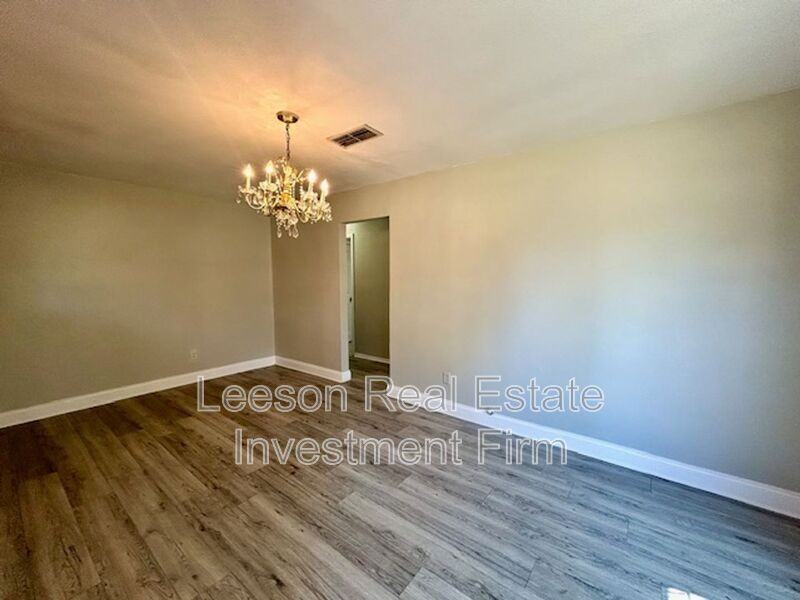 317 Oregon Ave - Photo 2 of 13