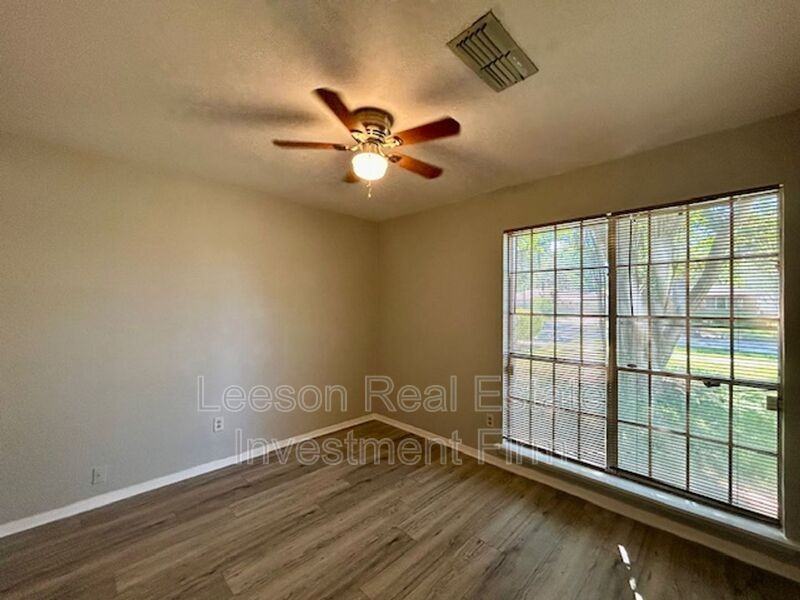 317 Oregon Ave - Photo 5 of 13