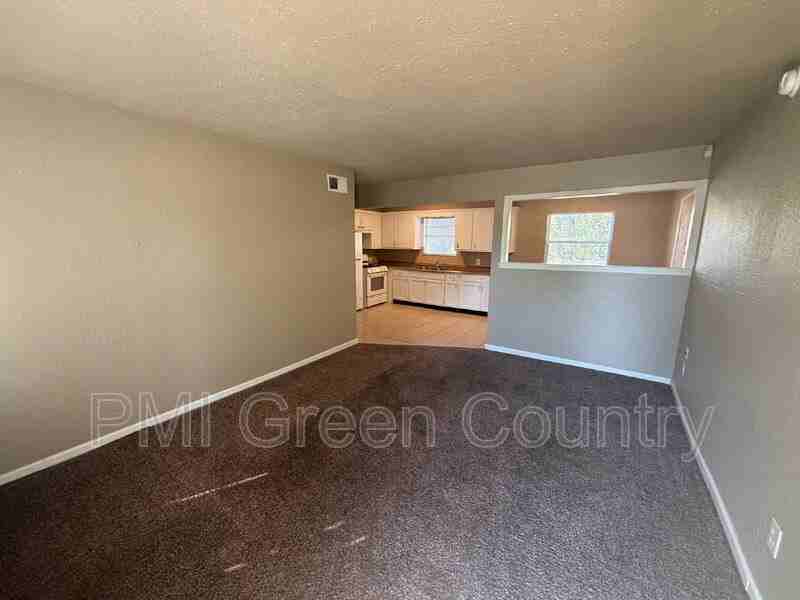 6320 N Elwood Ave - Photo 3 of 9