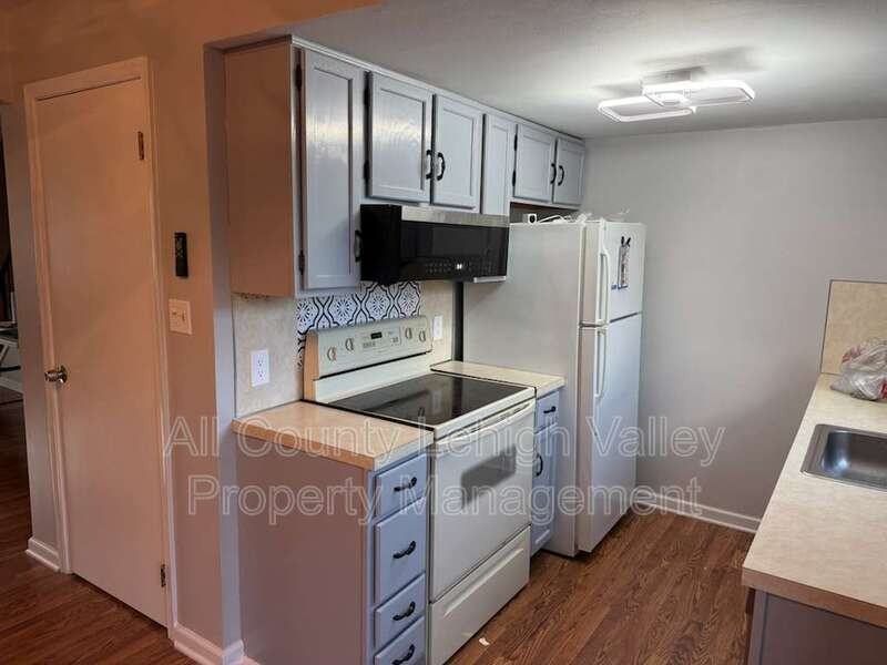 405 S Saint George St - Photo 2 of 14