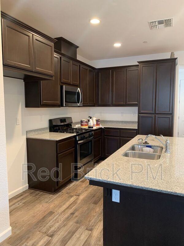 816 Castellona Dr - Photo 3 of 12