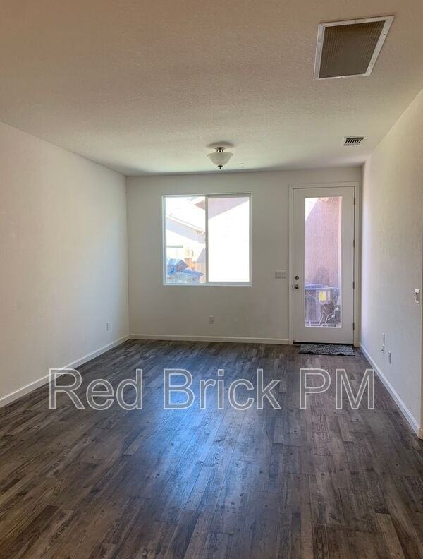 816 Castellona Dr - Photo 4 of 12