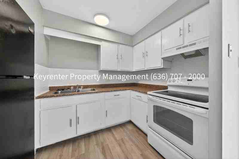 924 Parkcrest Dr #924 - Photo 2 of 15