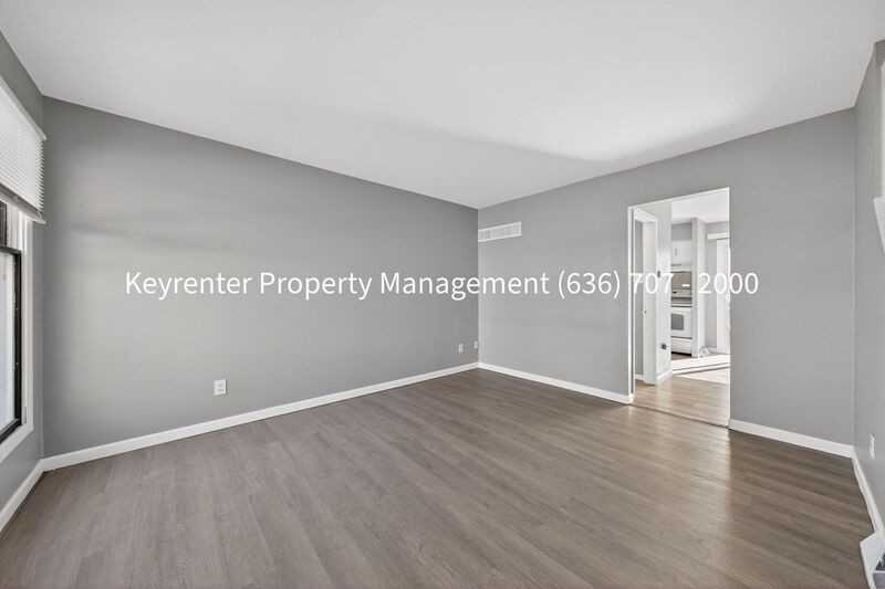 924 Parkcrest Dr #924 - Photo 3 of 15