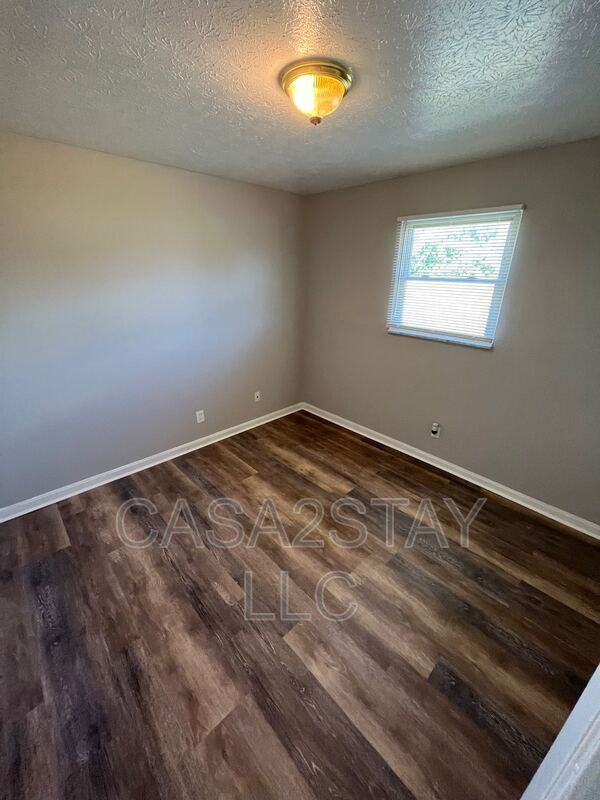 4915 Saddlebrook Ln #8 - Photo 3 of 11