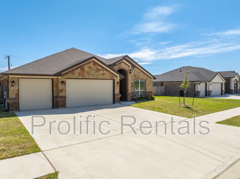 8316 Money Pit Rd - Photo 3 of 38