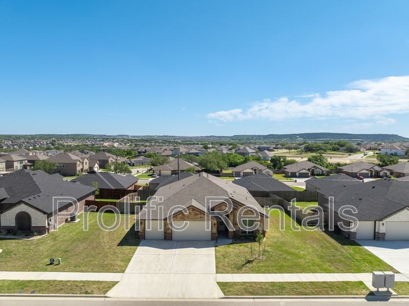 8316 Money Pit Rd - Photo 4 of 38