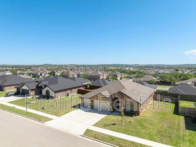 8316 Money Pit Rd - Photo 5 of 38