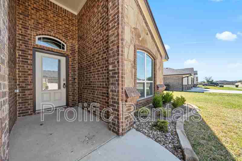 8316 Money Pit Rd - Photo 6 of 38