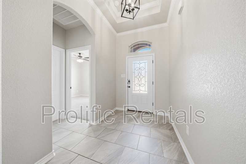 8316 Money Pit Rd - Photo 7 of 38