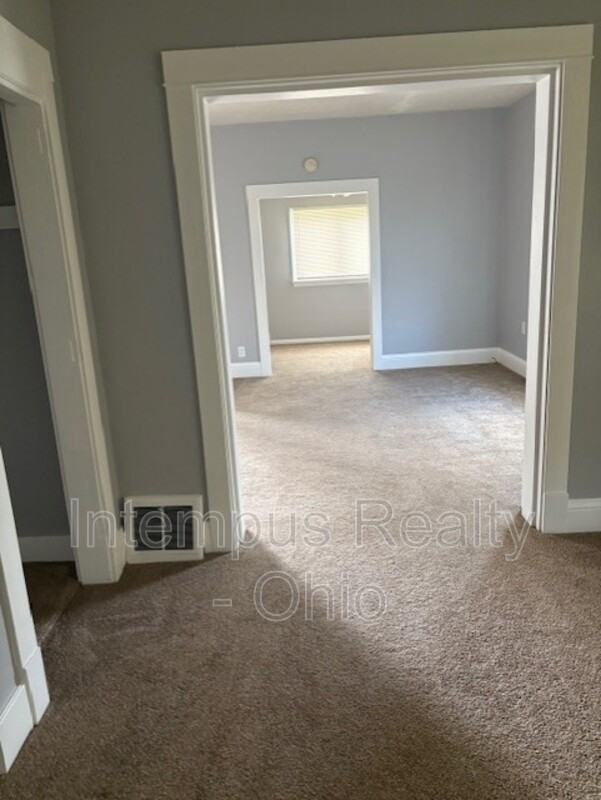 112 E 2nd St #DOWN - Photo 6 of 6