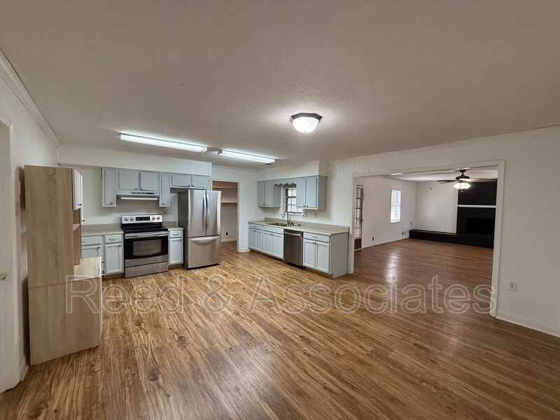 7179 Pam Dr - Photo 3 of 18