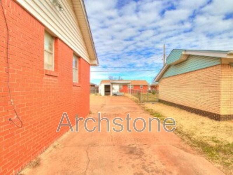 2945 Sw 54th St - Photo 3 of 7