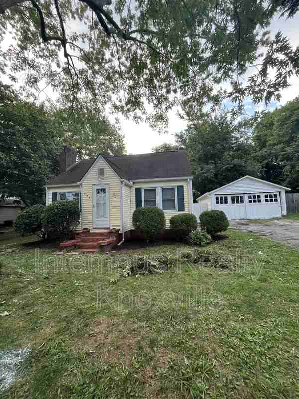 409 Durbin Dr - Photo 3 of 33