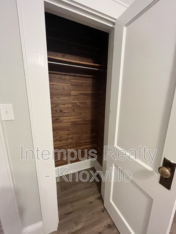 409 Durbin Dr - Photo 5 of 33